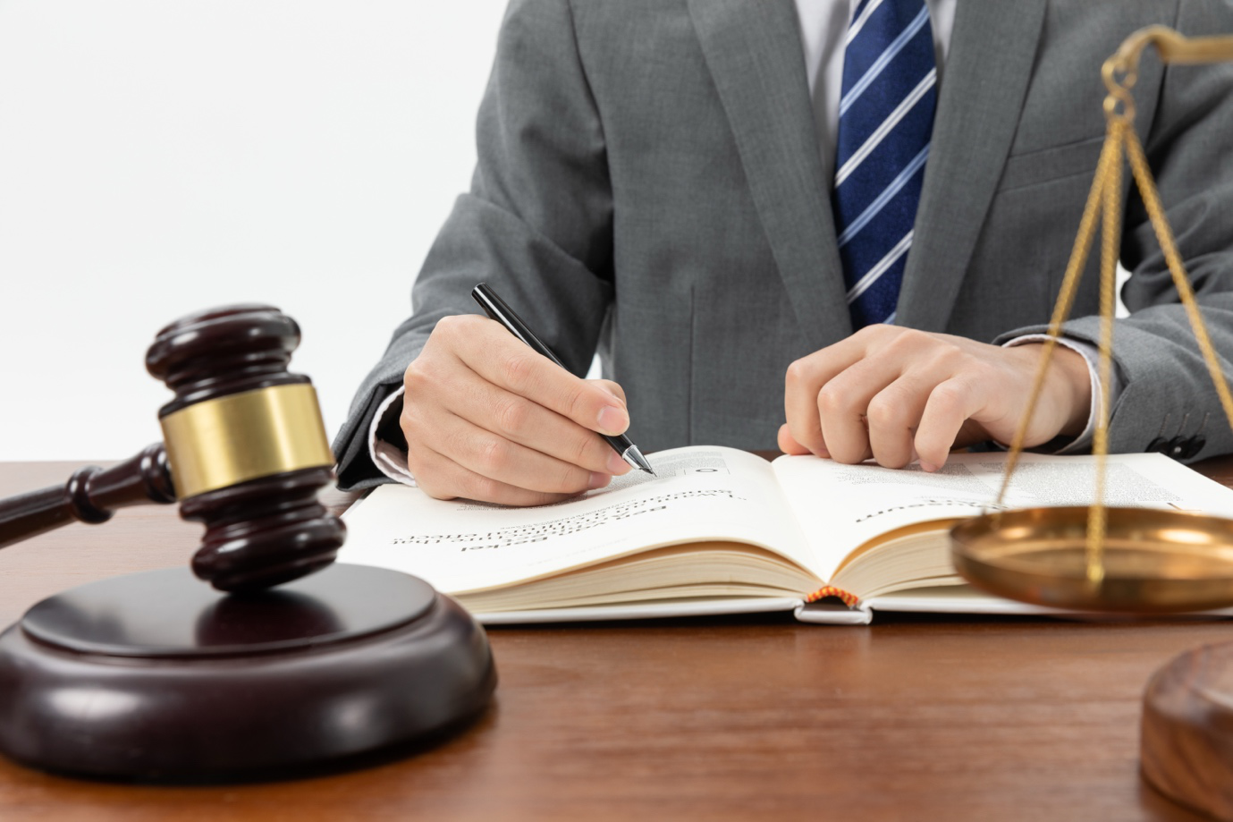 Client meeting with a repossession attorney in Texas to discuss legal options